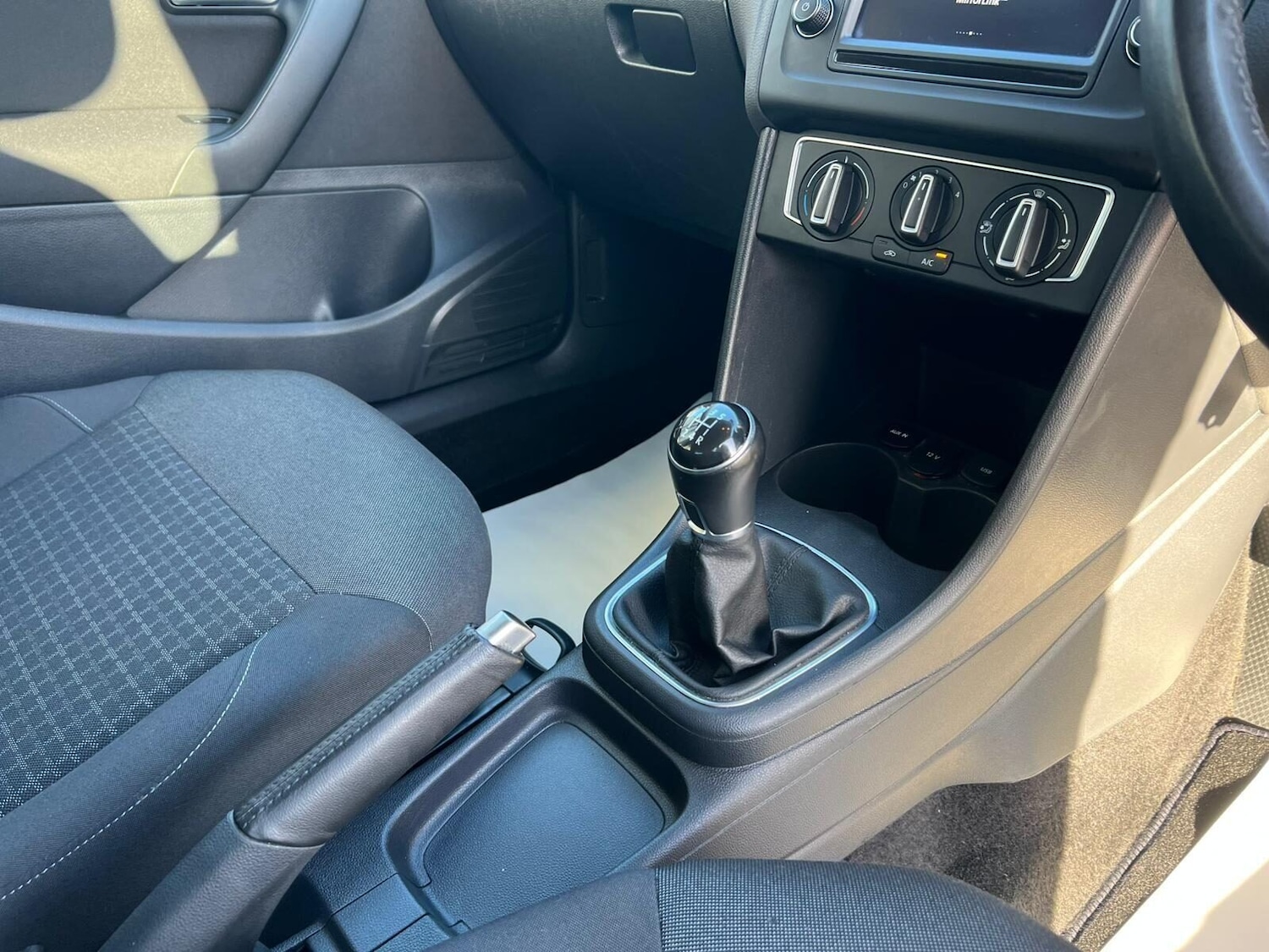 Used Volkswagen Polo 2015 for sale - 77249682: Photo 42