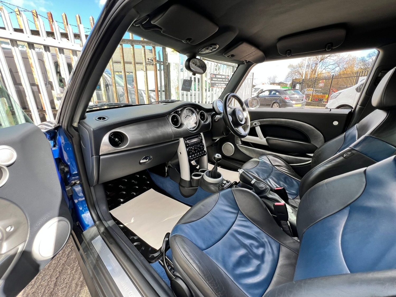 Used MINI Hatch 2004 for sale - 78084072: Photo 25