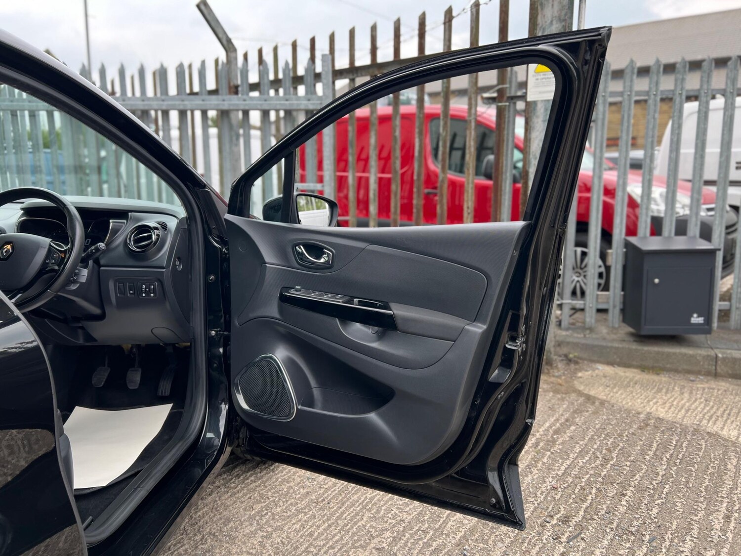 Used Renault Captur 2015 for sale - 76573481: Photo 49