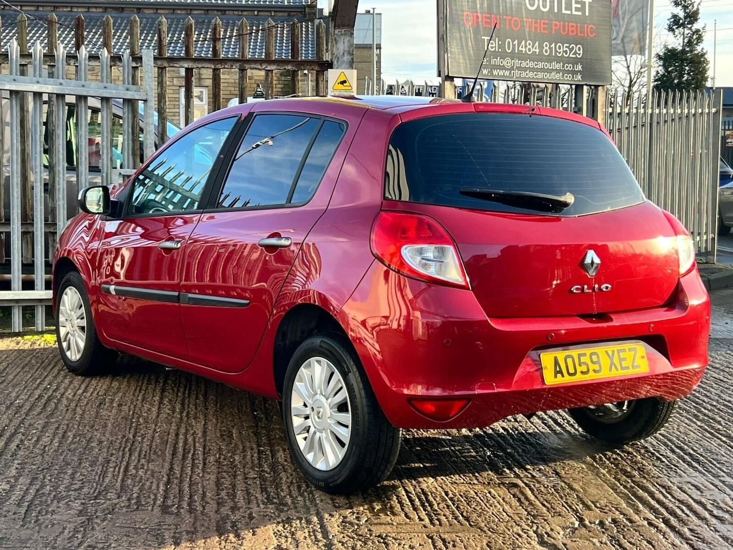 Used Renault Clio 2010 for sale - 77249704: Photo 11