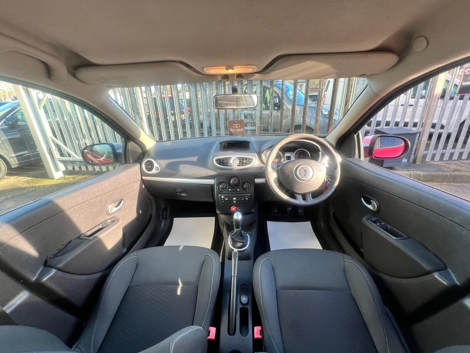 Used Renault Clio 2010 for sale - 77249704: Photo 28