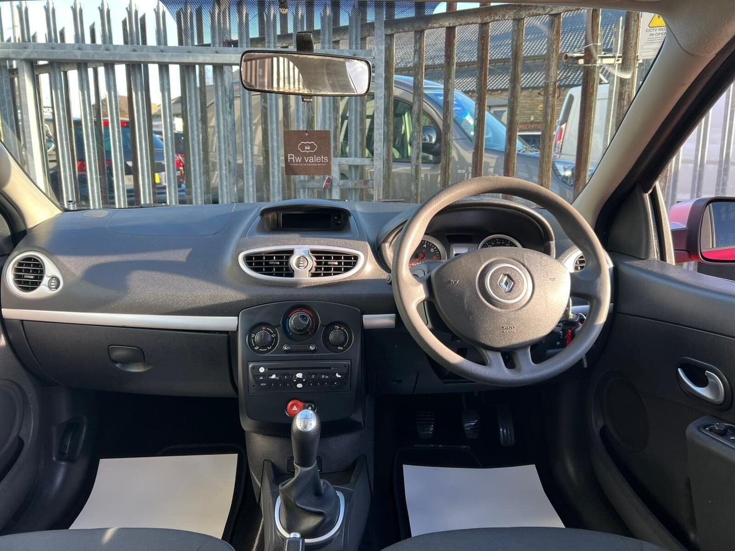 Used Renault Clio 2010 for sale - 77249704: Photo 29