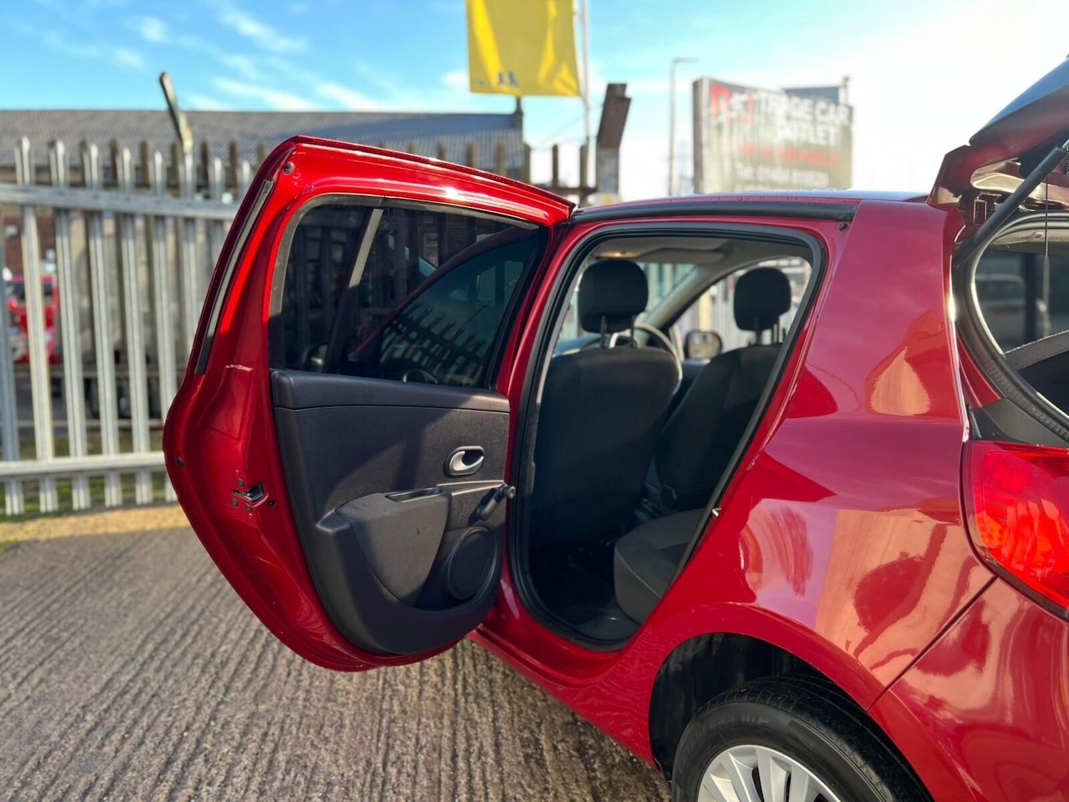 Used Renault Clio 2010 for sale - 77249704: Photo 59