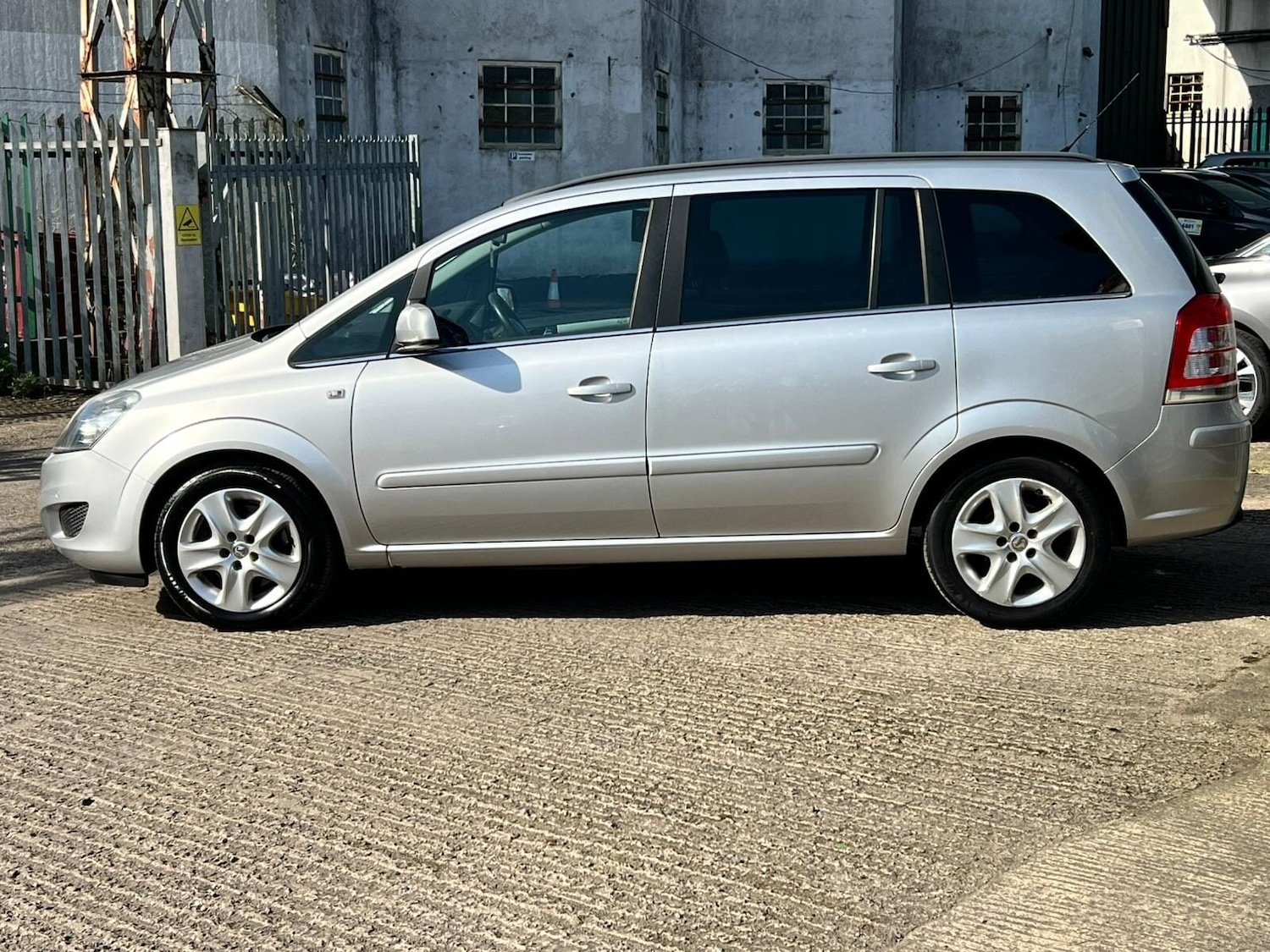 Used Vauxhall Zafira 2011 for sale - 77985038: Photo 17