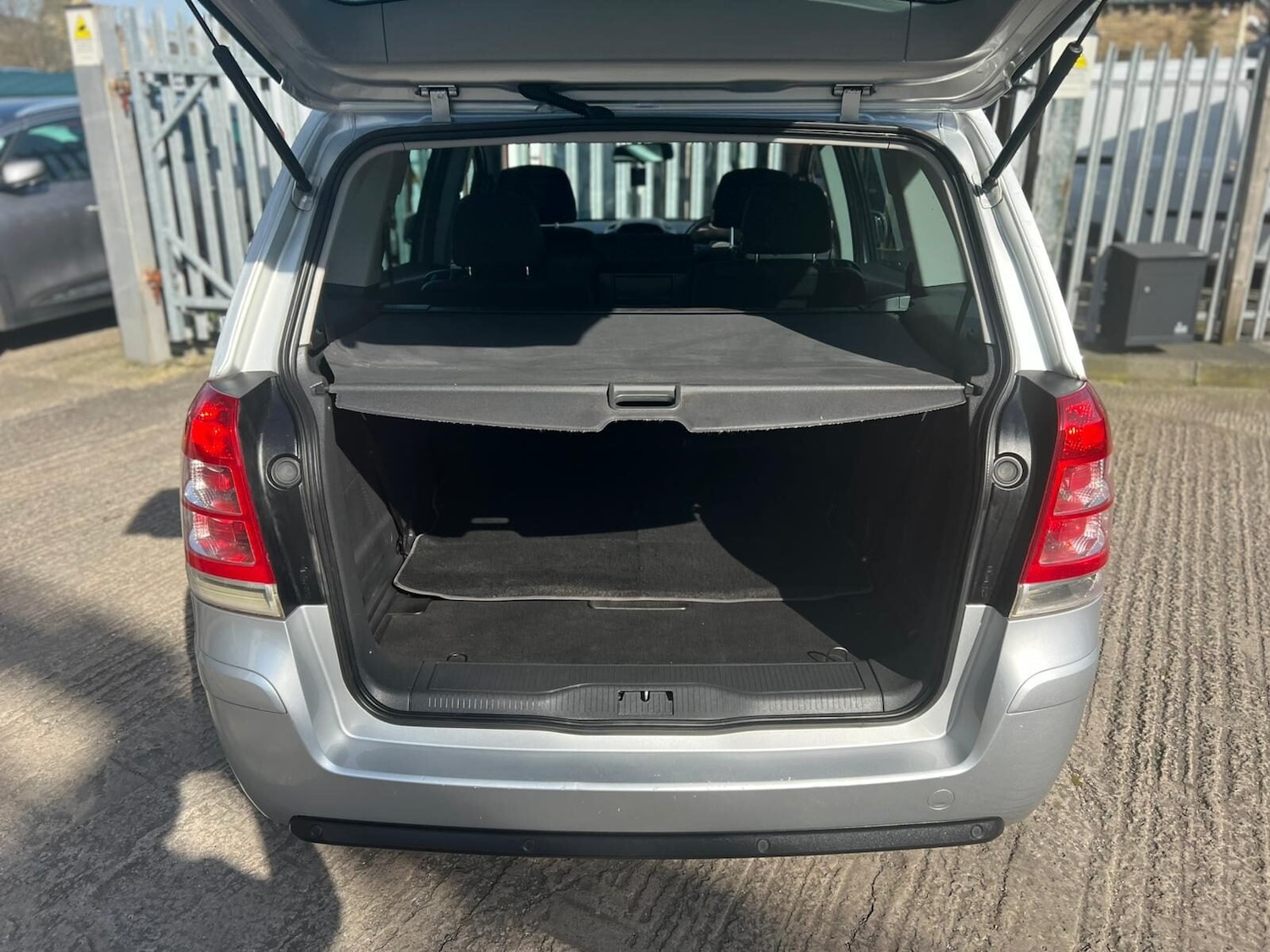 Used Vauxhall Zafira 2011 for sale - 77985038: Photo 25