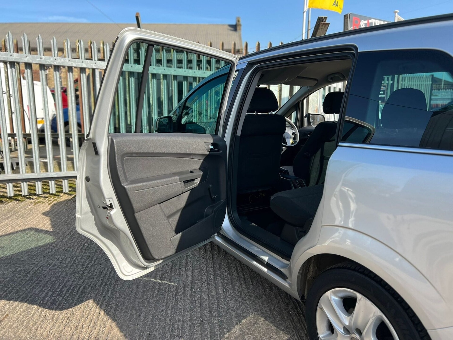 Used Vauxhall Zafira 2011 for sale - 77985038: Photo 49