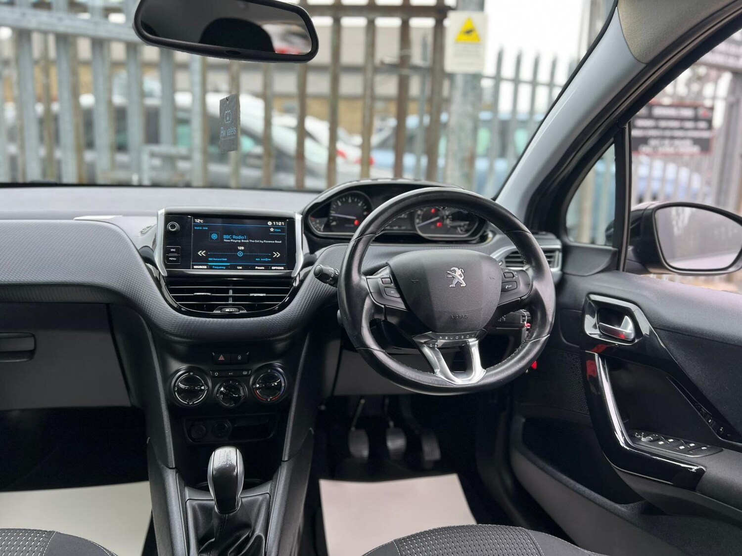 Used Peugeot 208 2017 for sale - 76377908: Photo 31