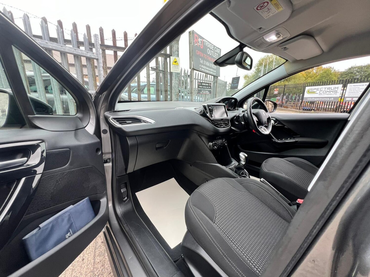 Used Peugeot 208 2017 for sale - 76377908: Photo 52