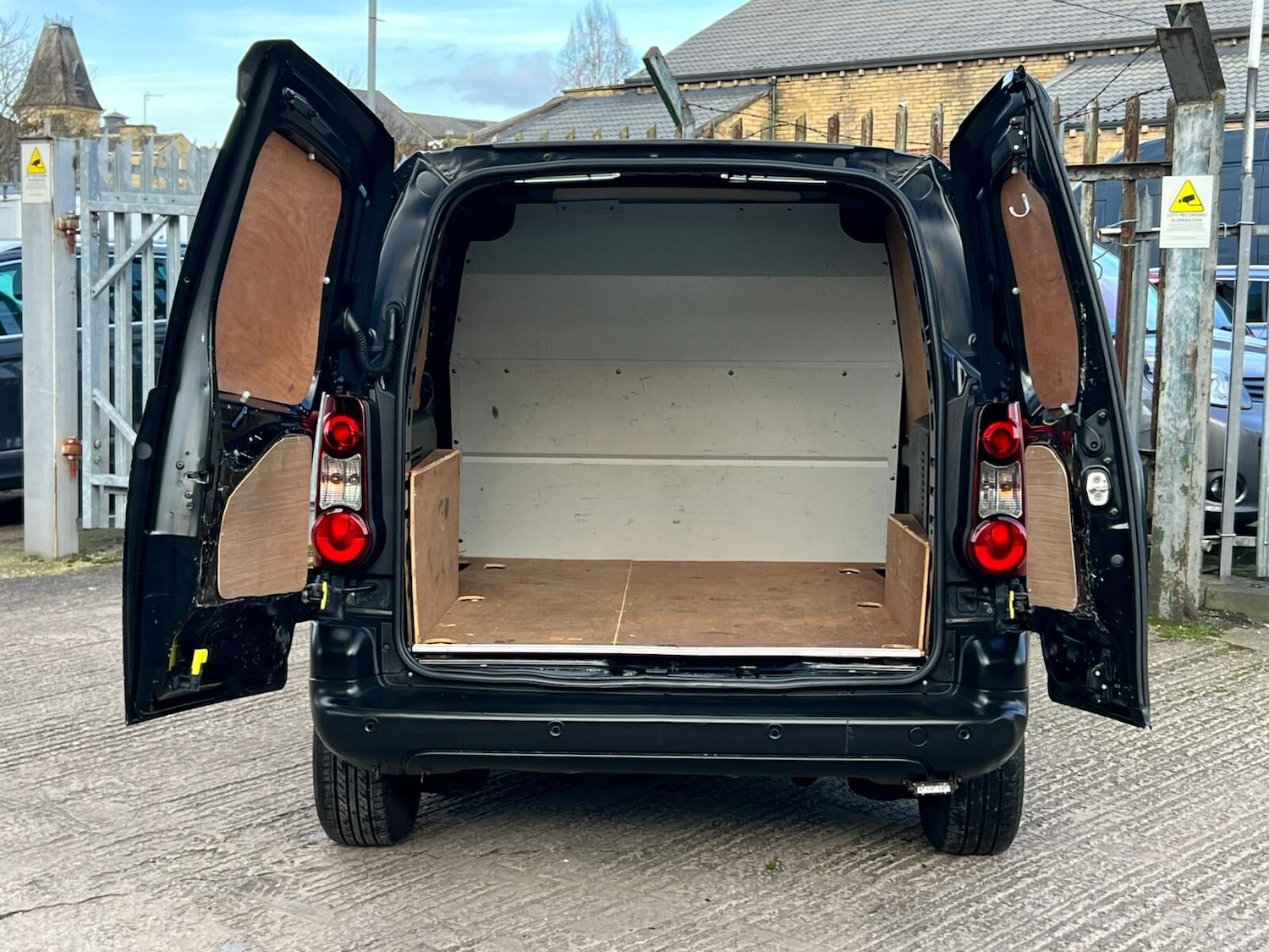 Used Citroen Berlingo 2015 for sale - 77630073: Photo 25