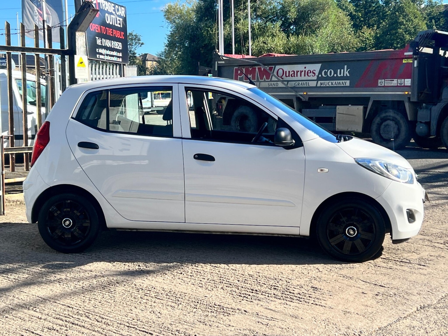 Used Hyundai i10 2013 for sale - 76521639: Photo 15