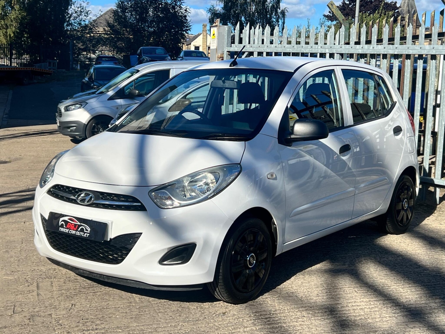 Used Hyundai i10 2013 for sale - 76521639: Photo 3