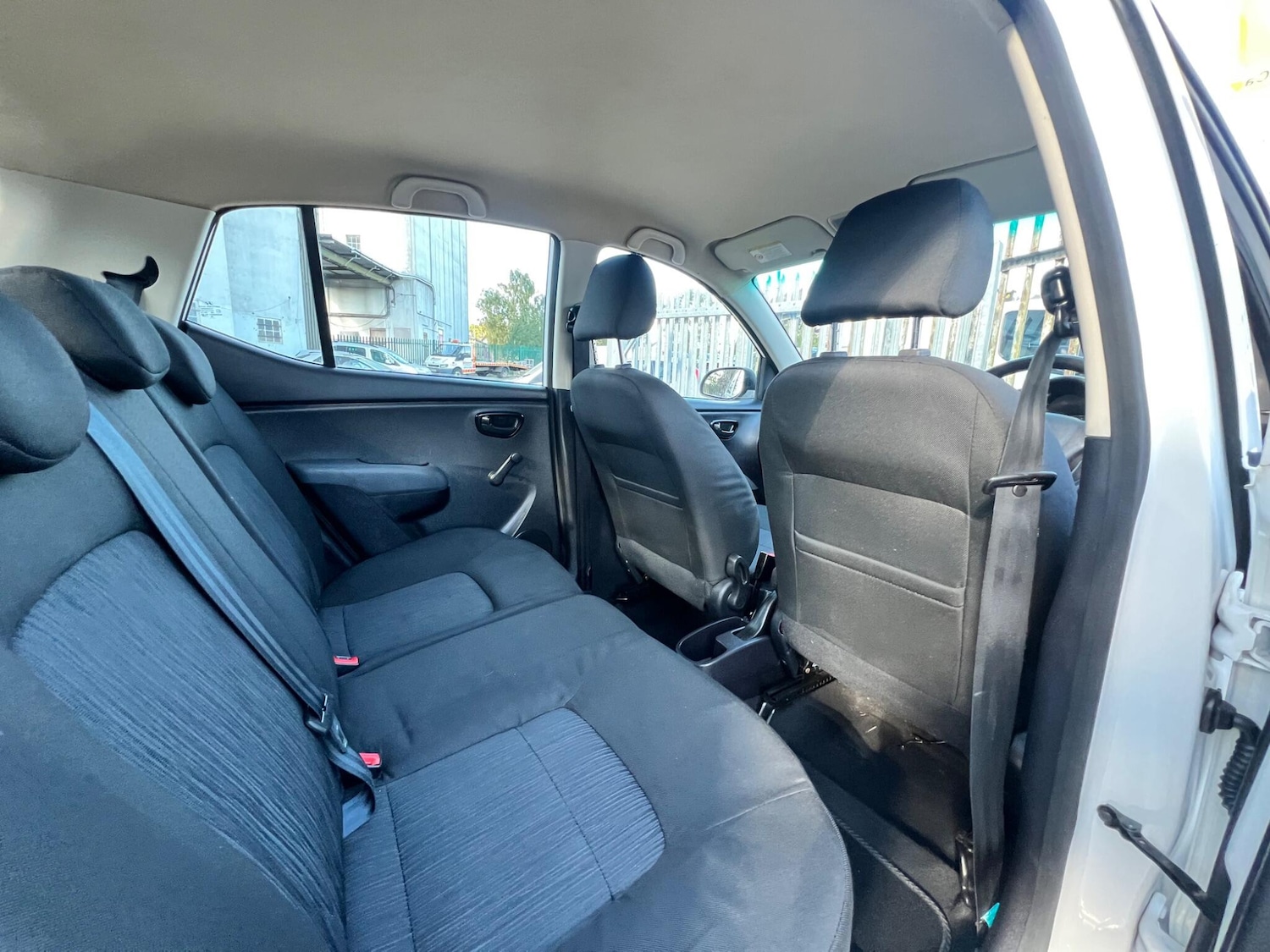 Used Hyundai i10 2013 for sale - 76521639: Photo 41