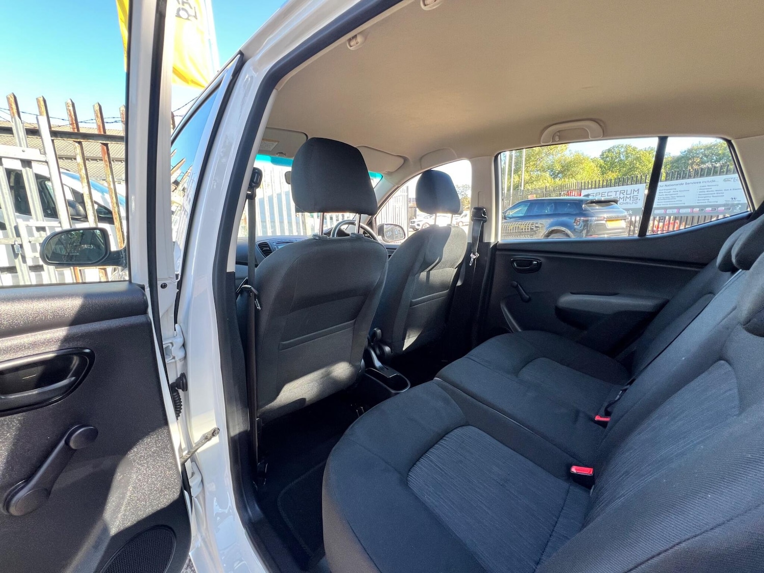 Used Hyundai i10 2013 for sale - 76521639: Photo 51