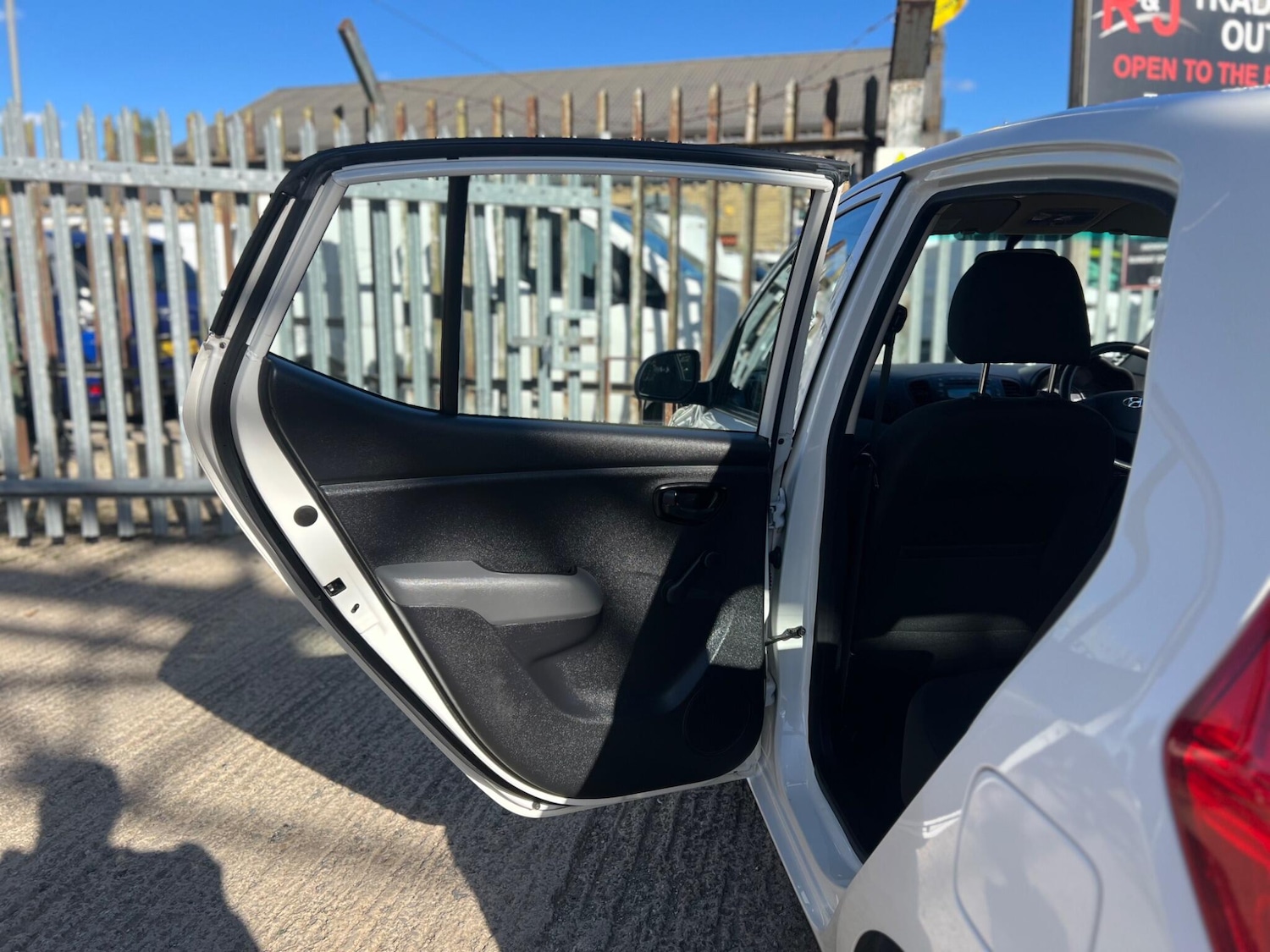 Used Hyundai i10 2013 for sale - 76521639: Photo 53