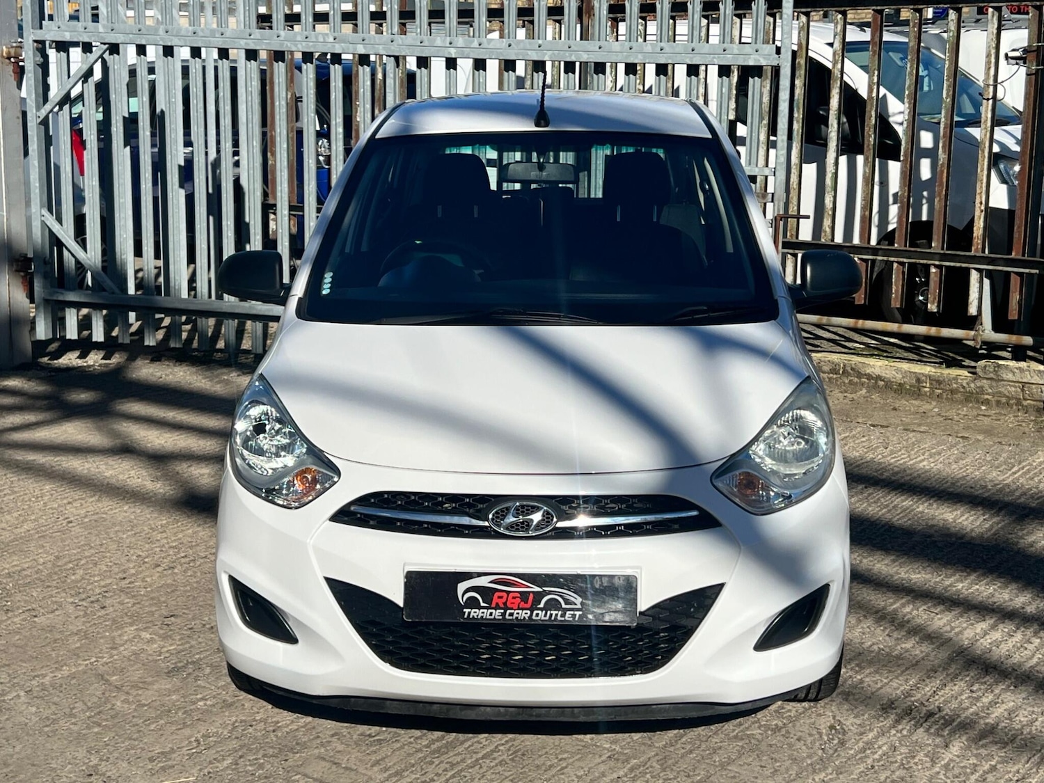 Used Hyundai i10 2013 for sale - 76521639: Photo 8