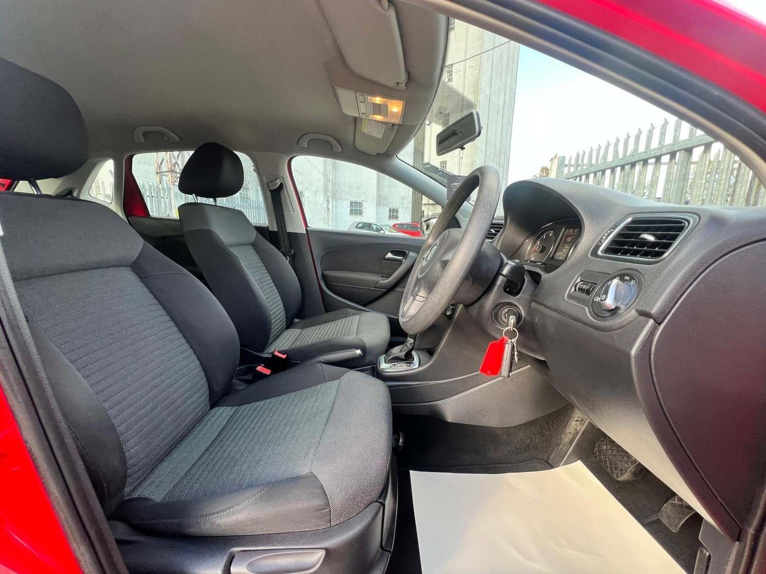 Used Volkswagen Polo 2010 for sale - 76399370: Photo 28