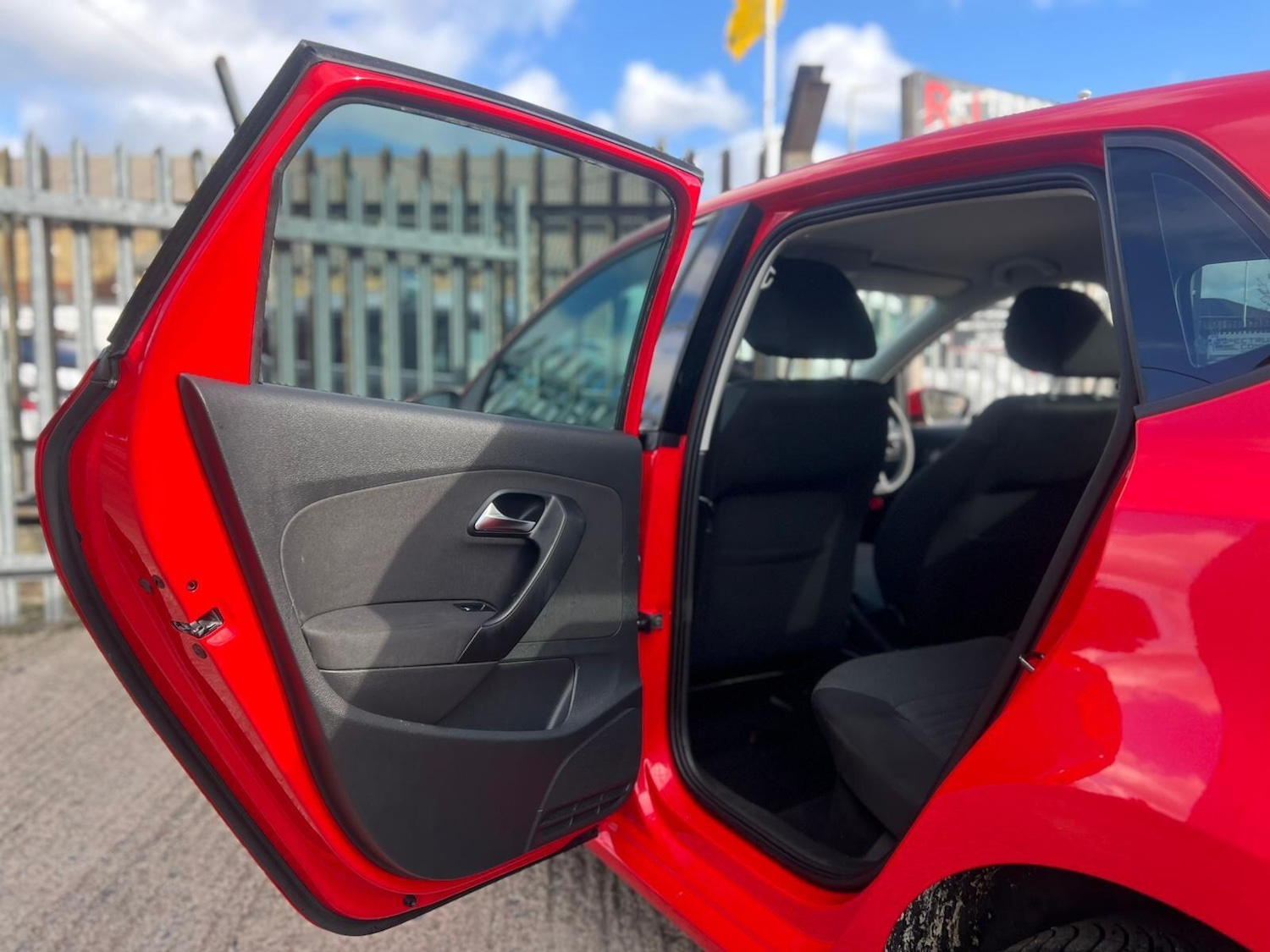 Used Volkswagen Polo 2010 for sale - 76399370: Photo 57