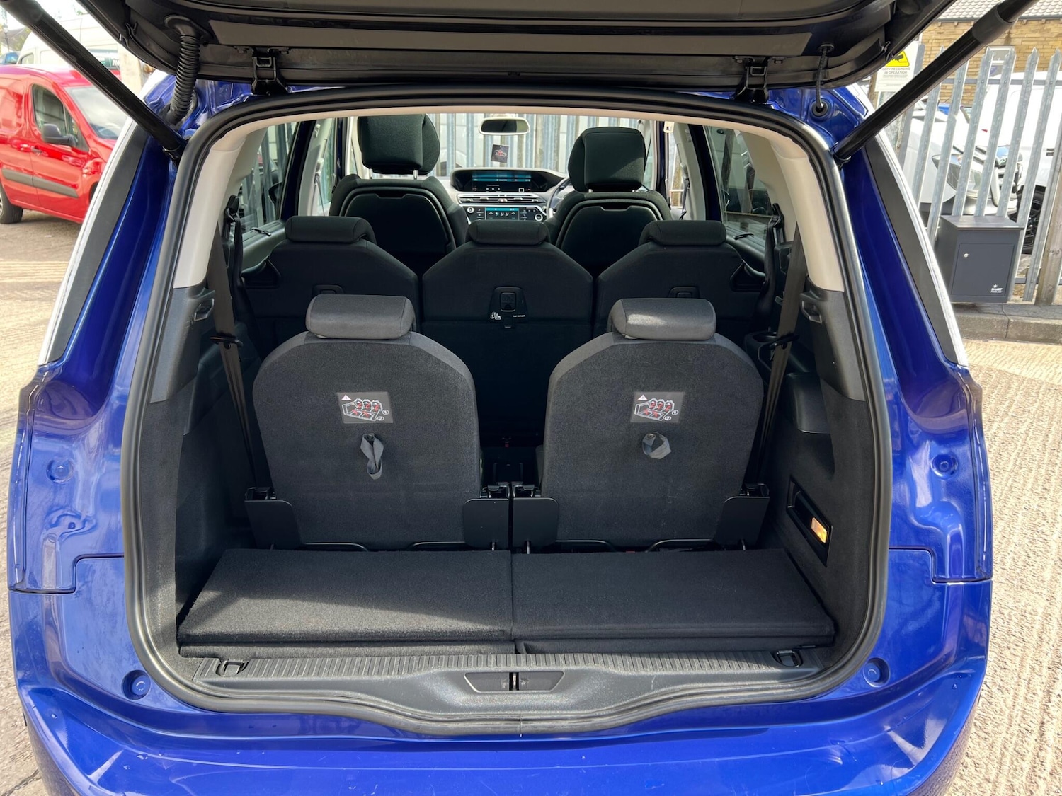 Used Citroen C4 Grand Picasso 2017 for sale - 76327061: Photo 24