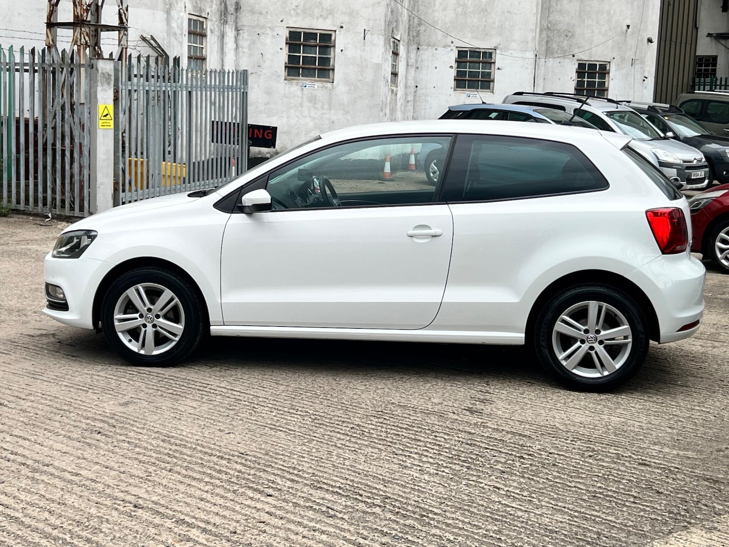 Used Volkswagen Polo 2017 for sale - 76485649: Photo 16