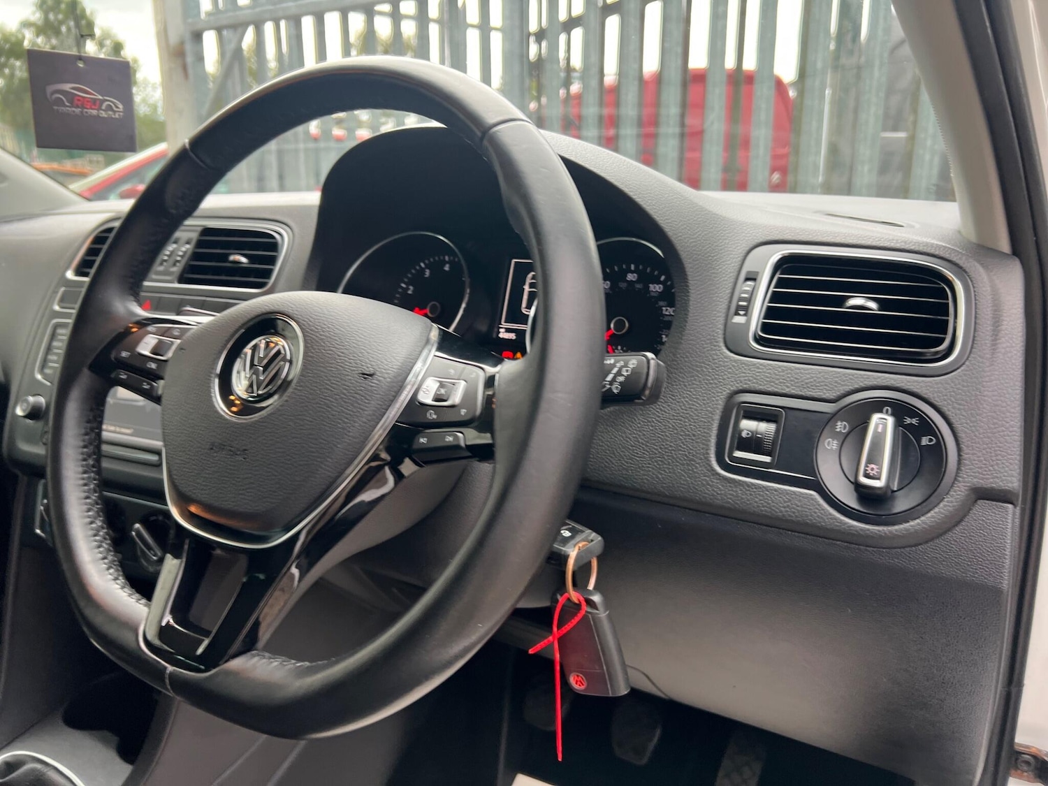 Used Volkswagen Polo 2017 for sale - 76485649: Photo 28