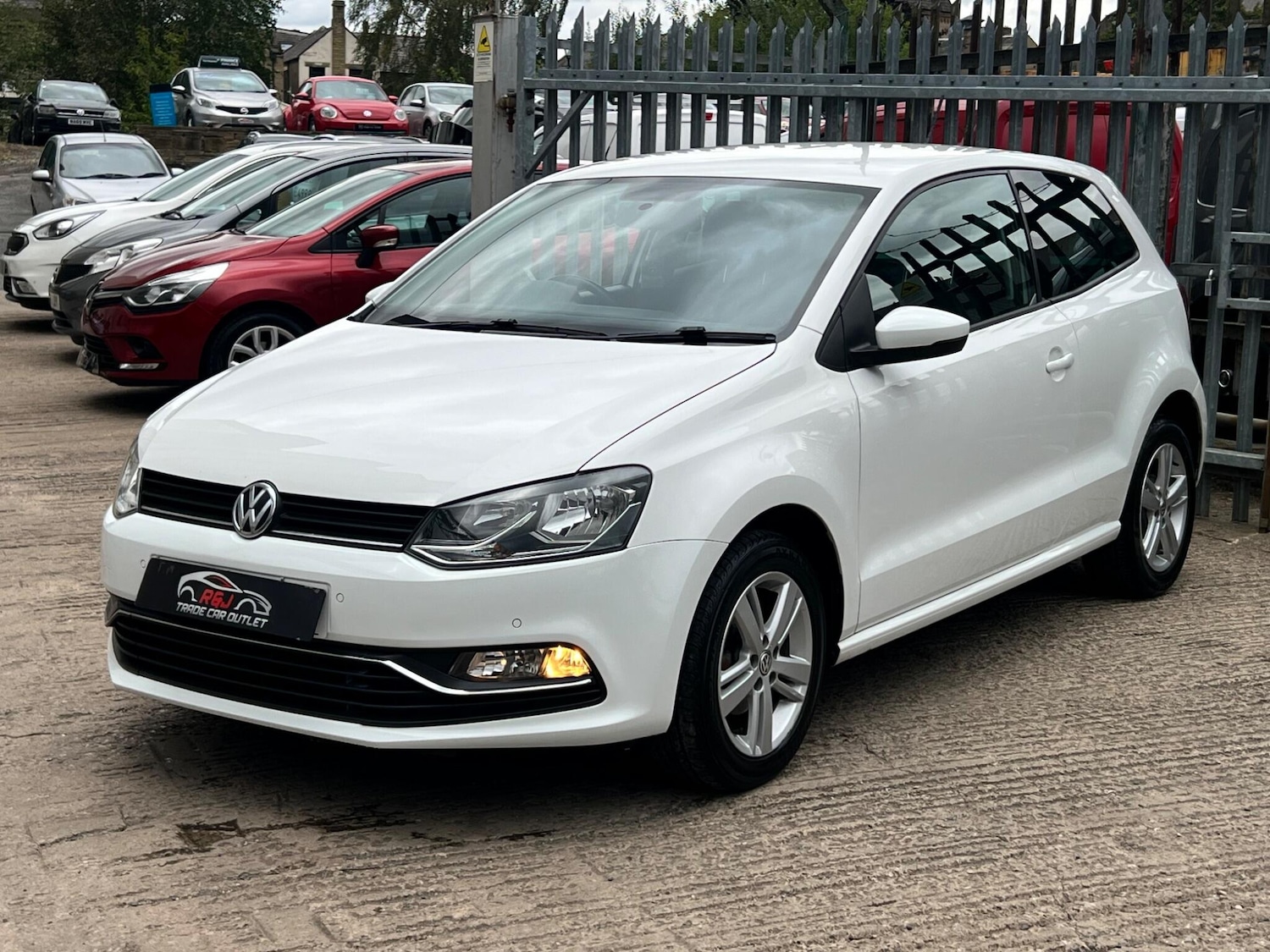 Used Volkswagen Polo 2017 for sale - 76485649: Photo 3