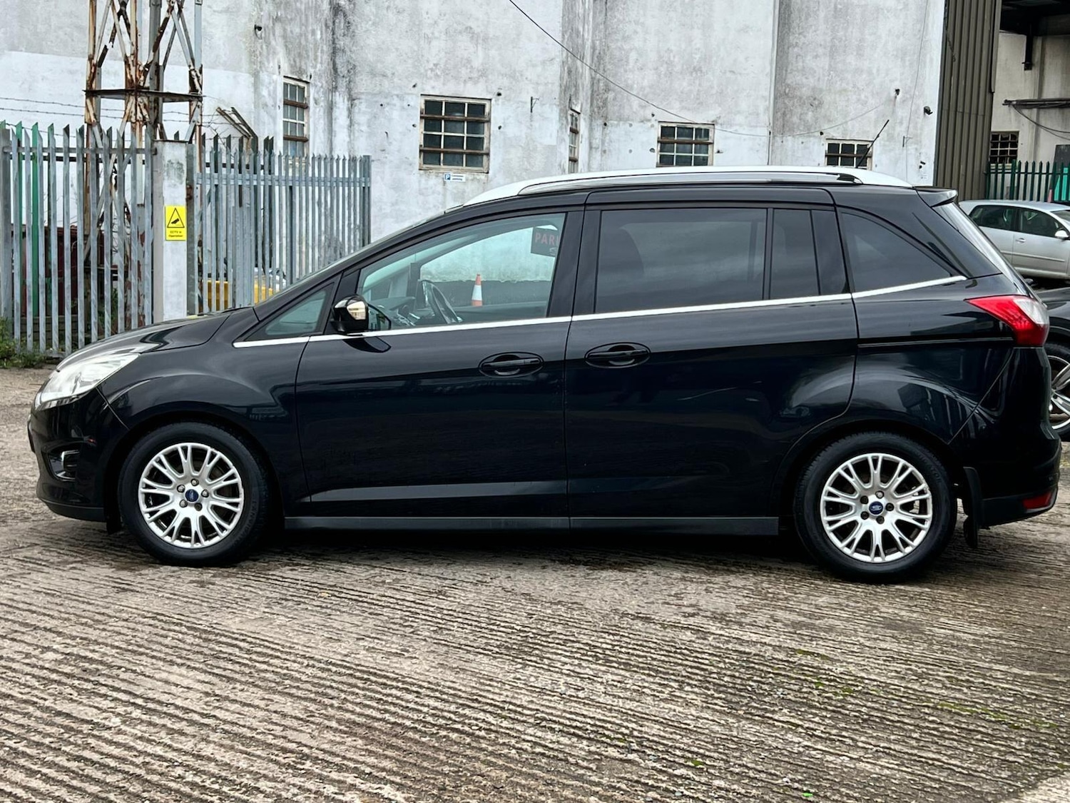 Used Ford Grand C-Max 2011 for sale - 76849933: Photo 11