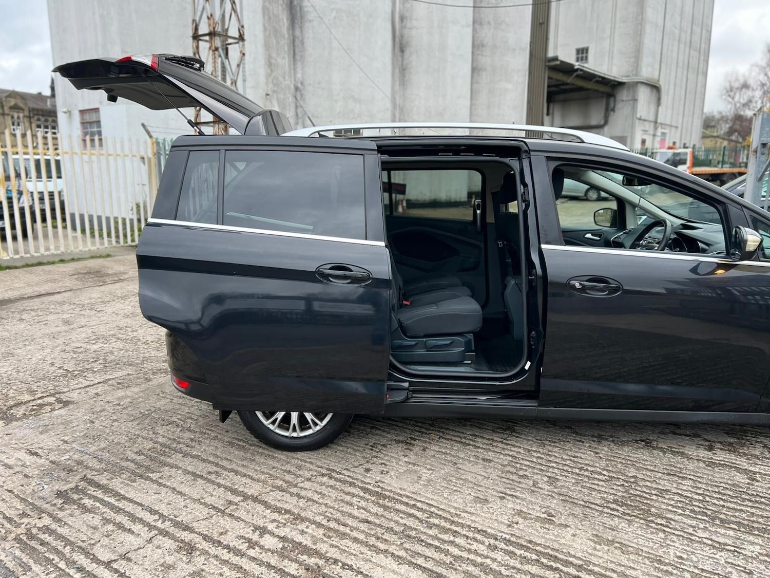 Used Ford Grand C-Max 2011 for sale - 76849933: Photo 14