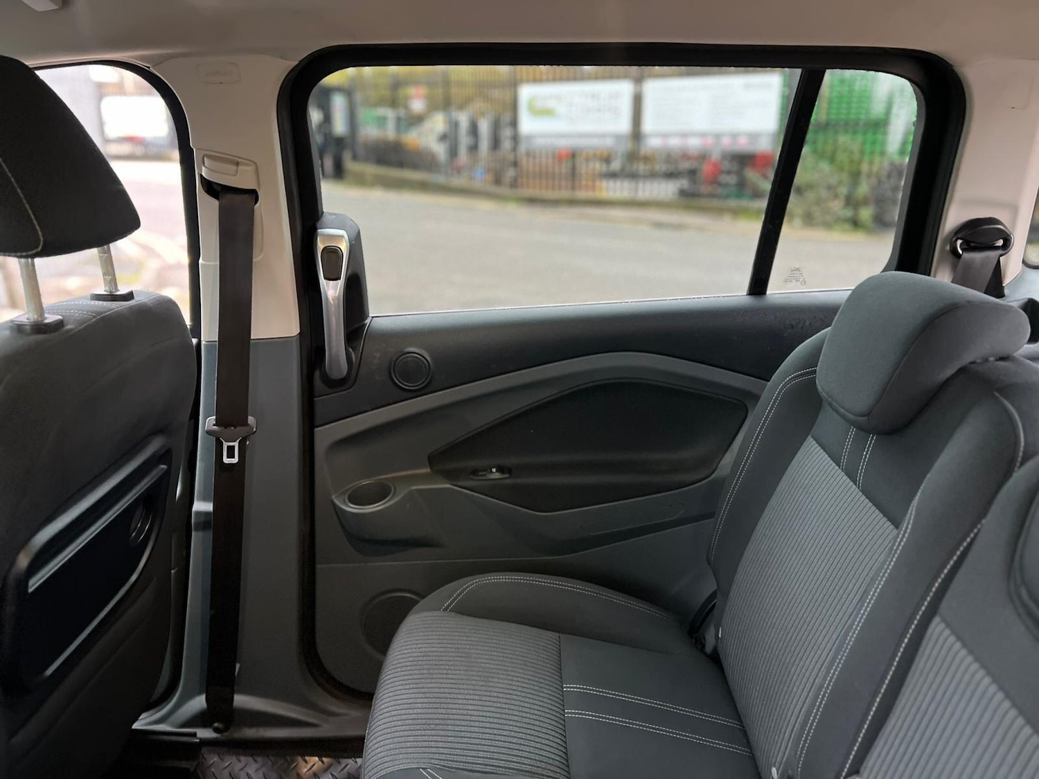 Used Ford Grand C-Max 2011 for sale - 76849933: Photo 57