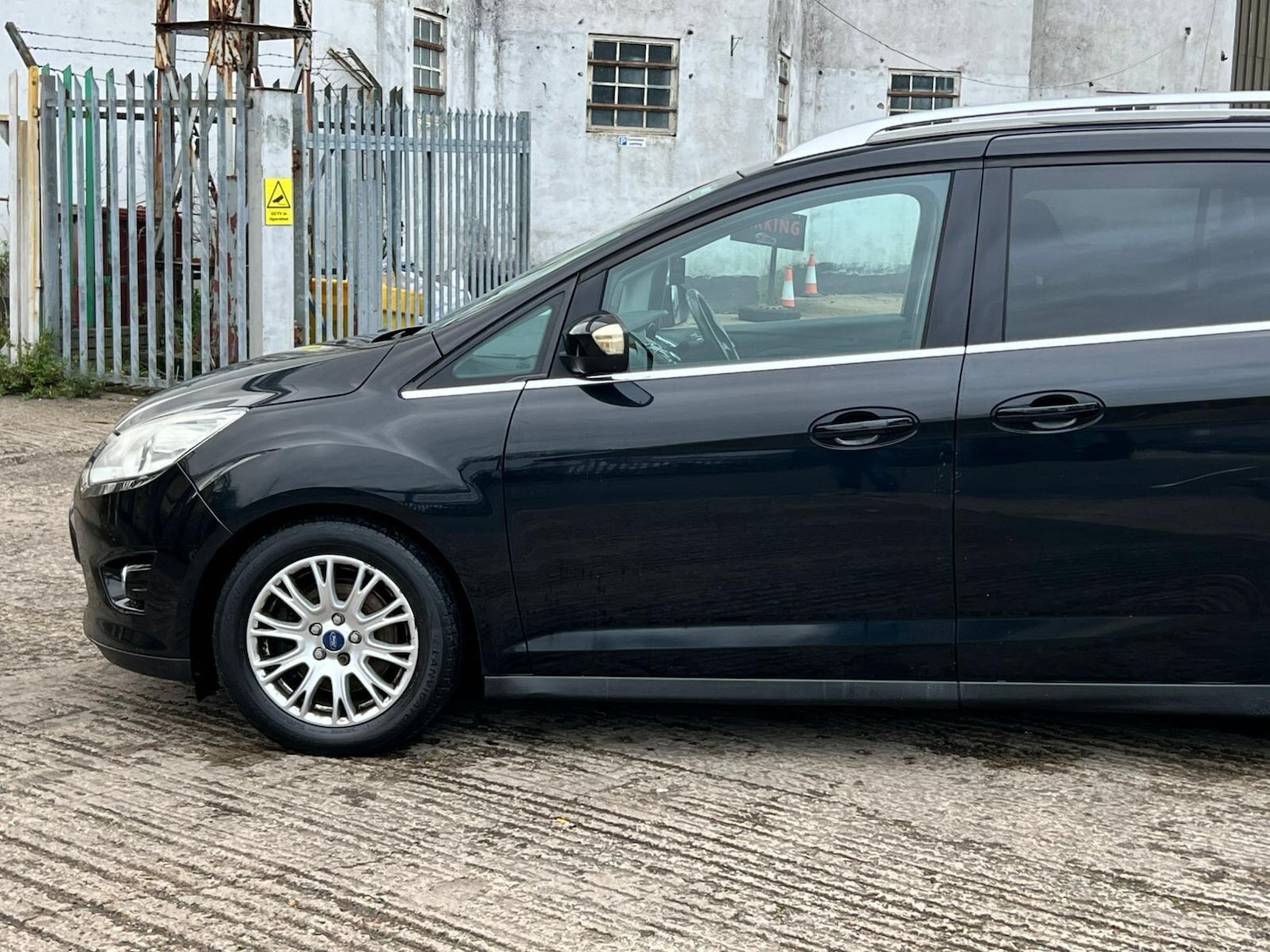 Used Ford Grand C-Max 2011 for sale - 76849933: Photo 9