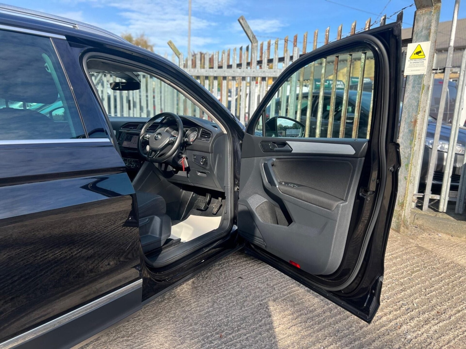 Used Volkswagen Tiguan 2016 for sale - 77249741: Photo 44