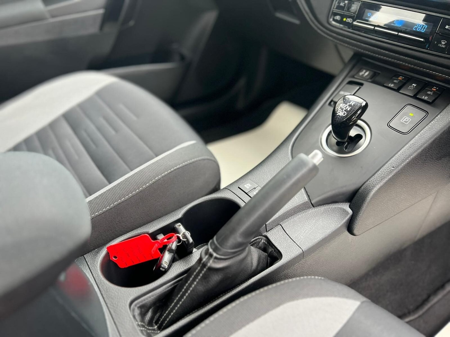 Used Toyota Auris 2017 for sale - 77605384: Photo 39