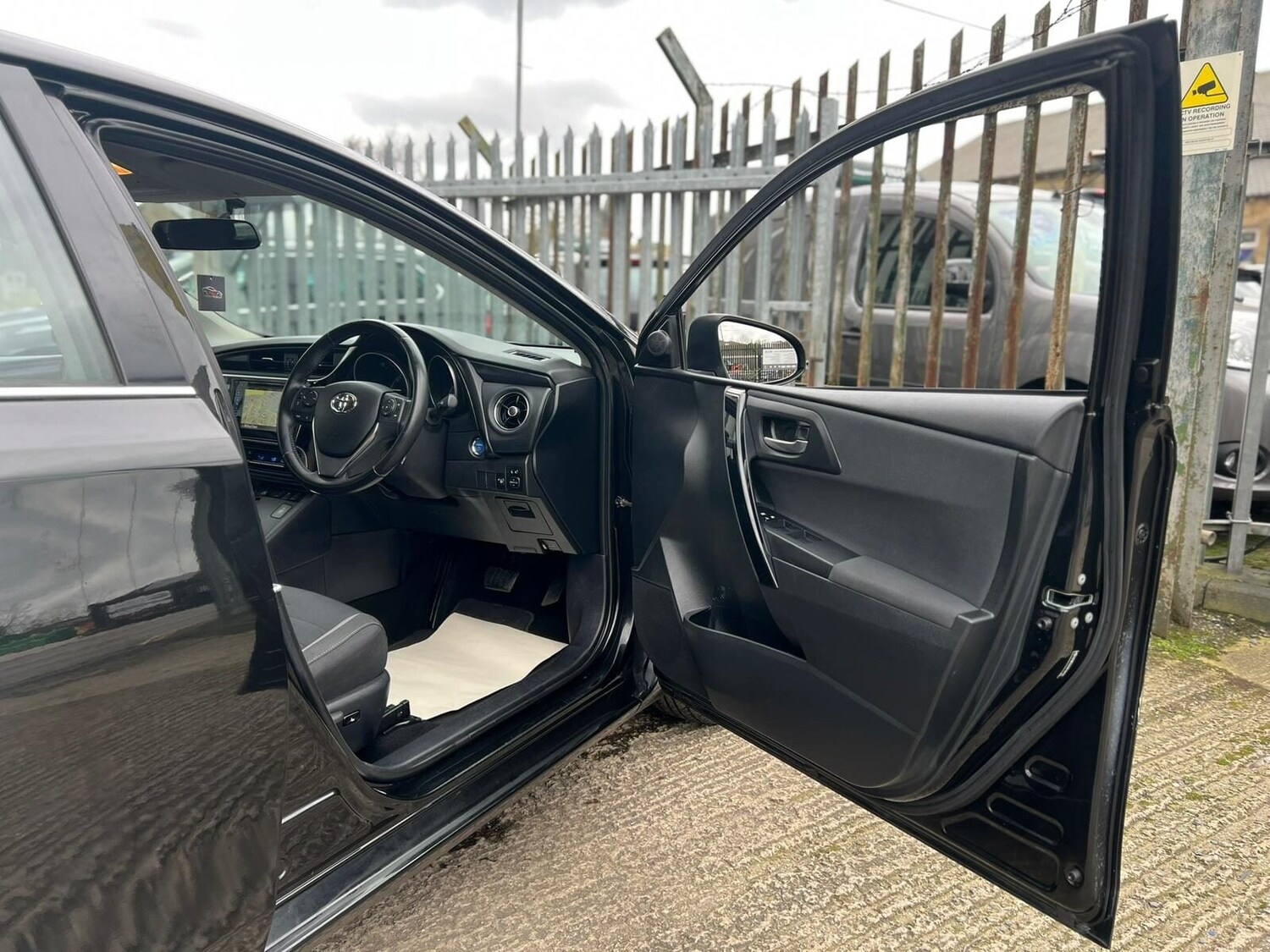 Used Toyota Auris 2017 for sale - 77605384: Photo 49