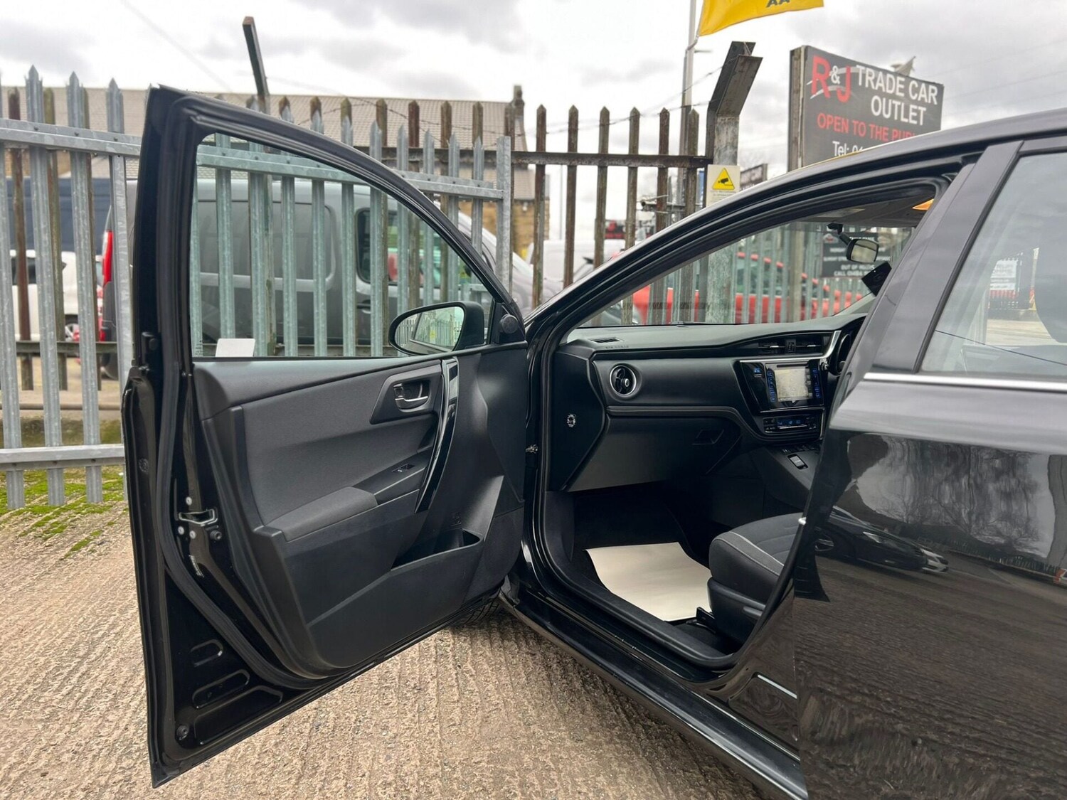 Used Toyota Auris 2017 for sale - 77605384: Photo 60