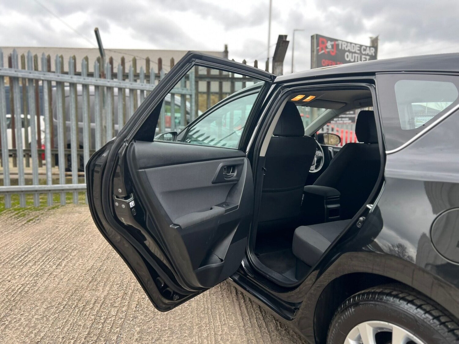 Used Toyota Auris 2017 for sale - 77605384: Photo 65