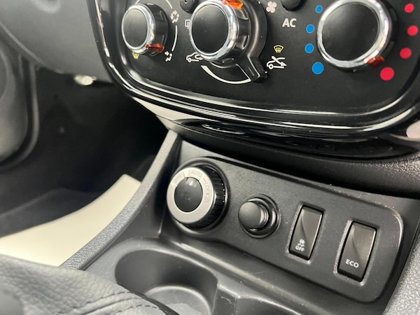 Used Dacia Duster 2014 for sale - 76214240: Photo 39