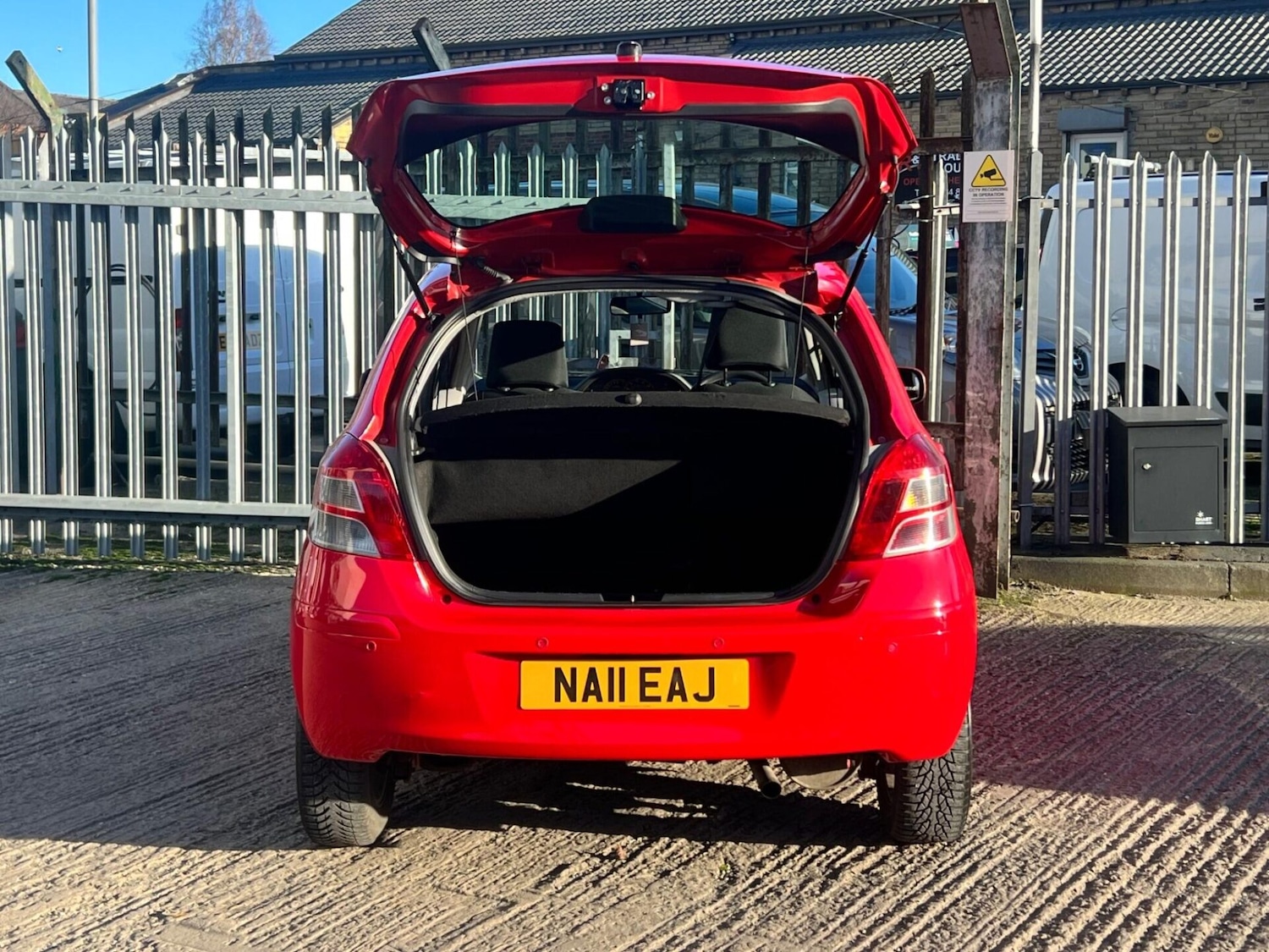 Used Toyota Yaris 2011 for sale - 77249695: Photo 12