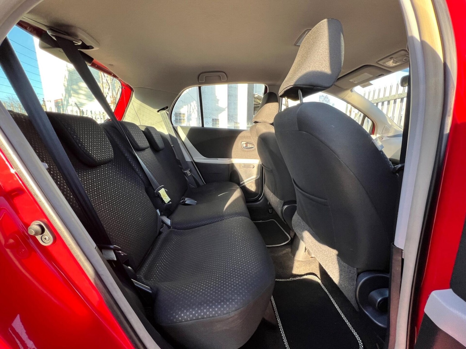 Used Toyota Yaris 2011 for sale - 77249695: Photo 18