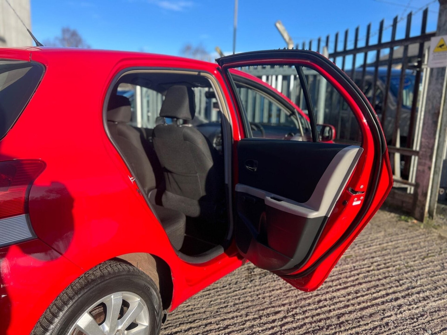 Used Toyota Yaris 2011 for sale - 77249695: Photo 19