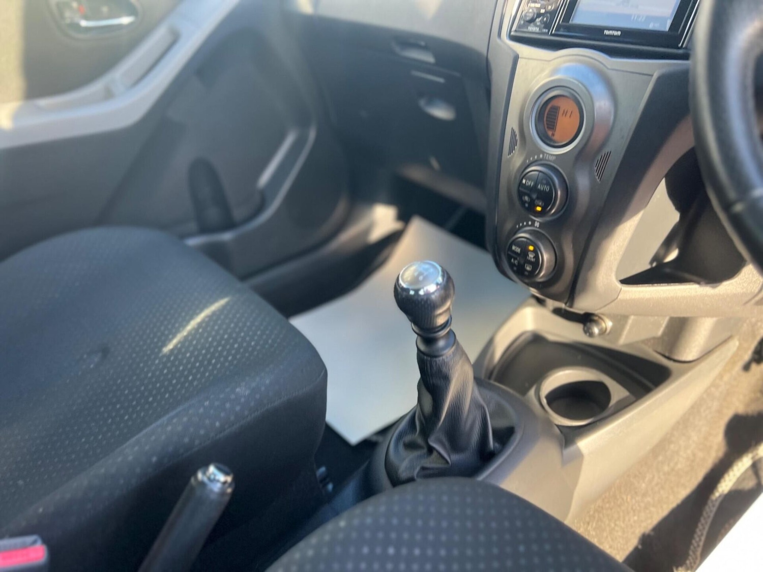 Used Toyota Yaris 2011 for sale - 77249695: Photo 31