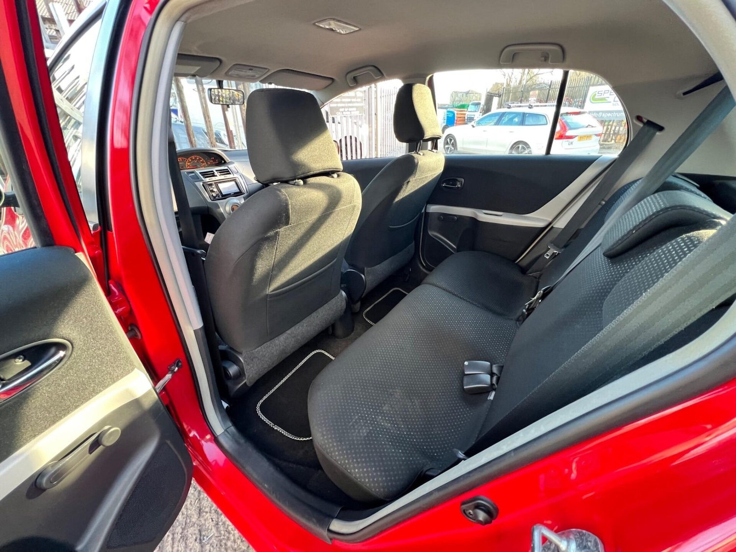 Used Toyota Yaris 2011 for sale - 77249695: Photo 37