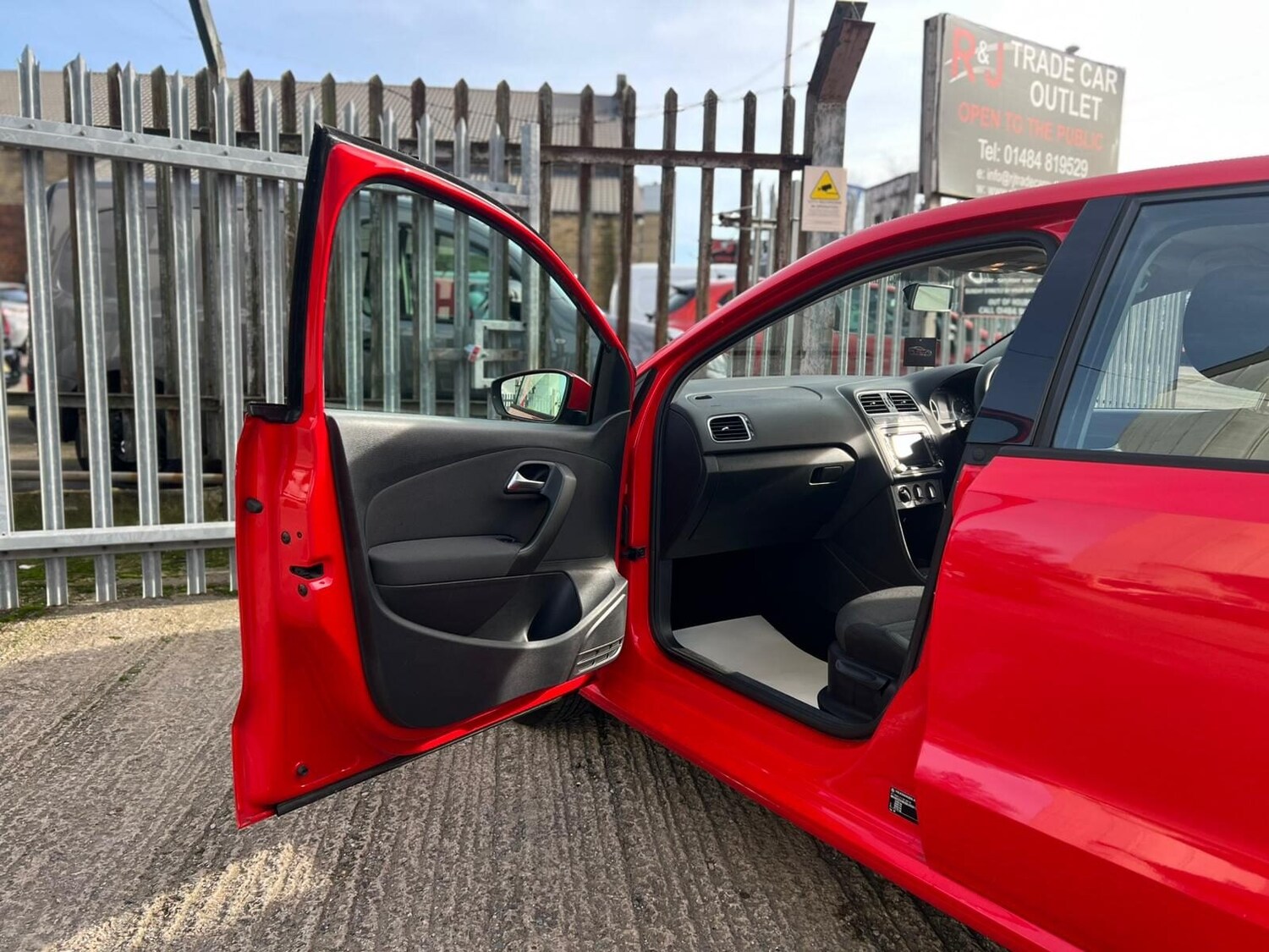 Used Volkswagen Polo 2011 for sale - 77579677: Photo 50