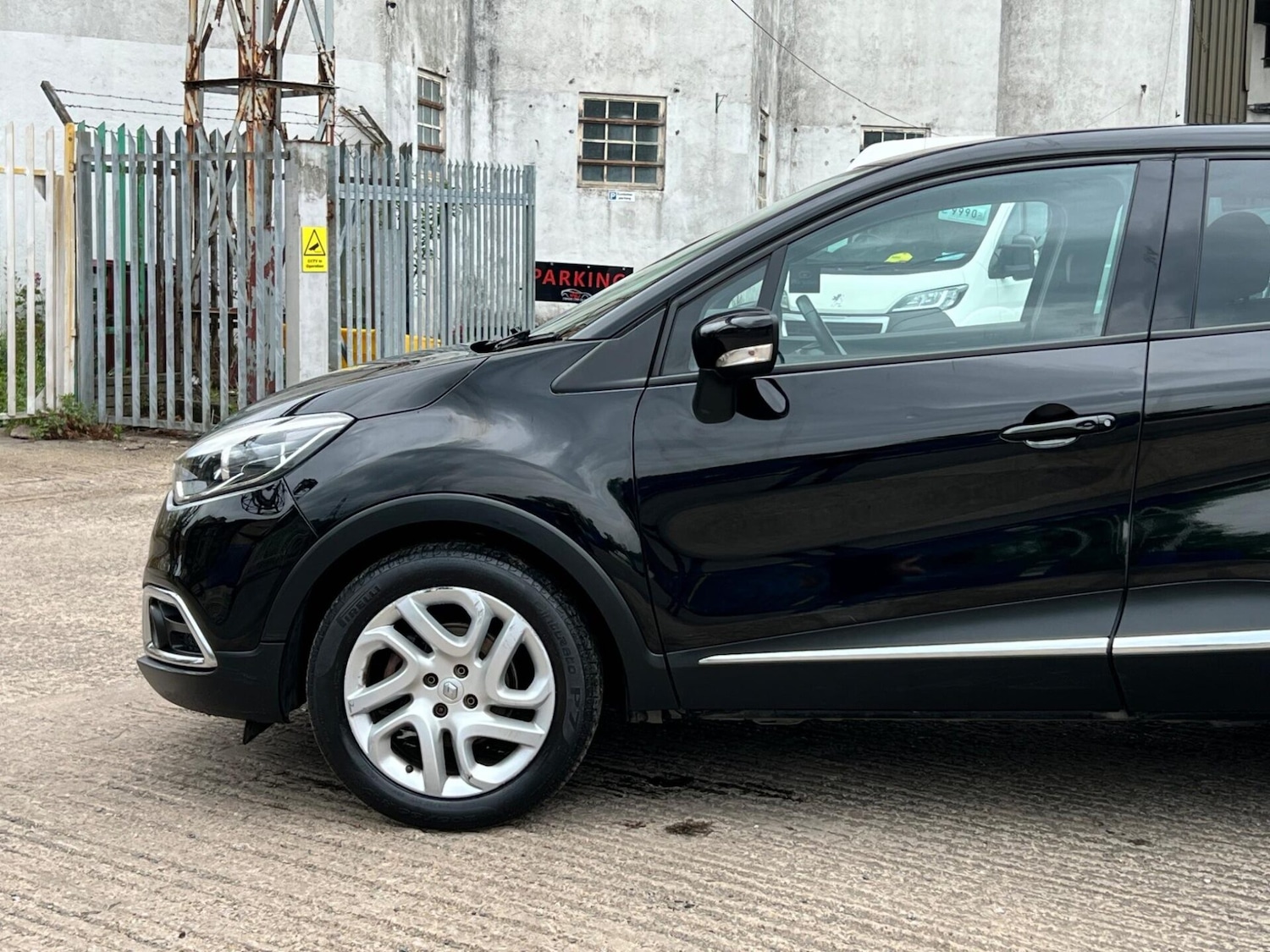 Used Renault Captur 2015 for sale - 77249755: Photo 14