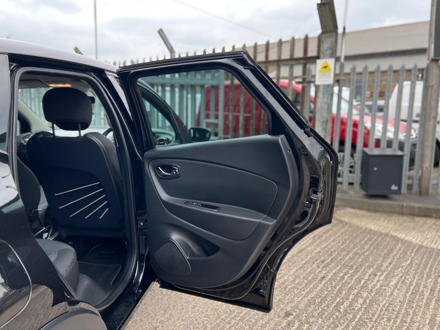 Used Renault Captur 2015 for sale - 77249755: Photo 54