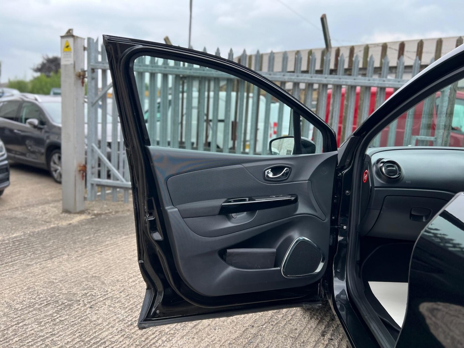 Used Renault Captur 2015 for sale - 77249755: Photo 61