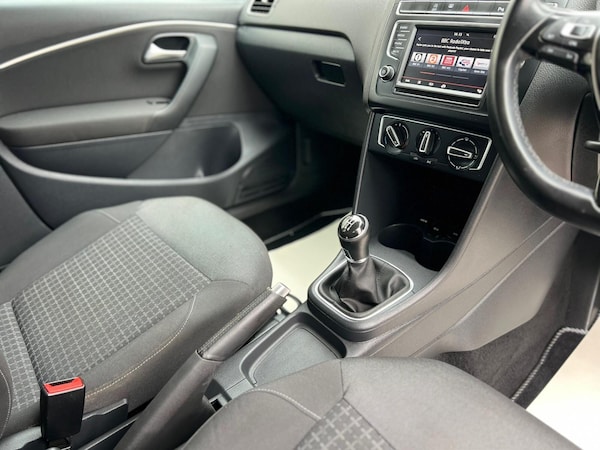 Used Volkswagen Polo 2015 for sale - 76214472: Photo 33