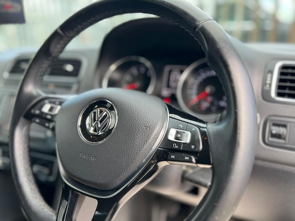 Used Volkswagen Polo 2015 for sale - 76214472: Photo 36