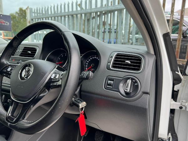 Used Volkswagen Polo 2015 for sale - 76214472: Photo 37