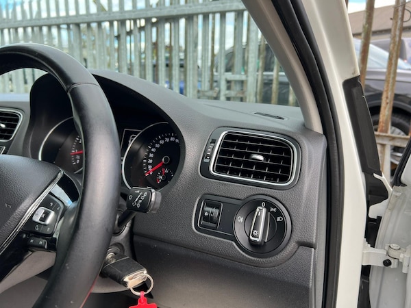 Used Volkswagen Polo 2015 for sale - 76214472: Photo 41