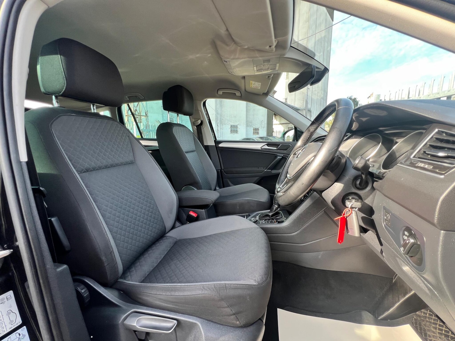 Used Volkswagen Tiguan 2016 for sale - 76988216: Photo 28