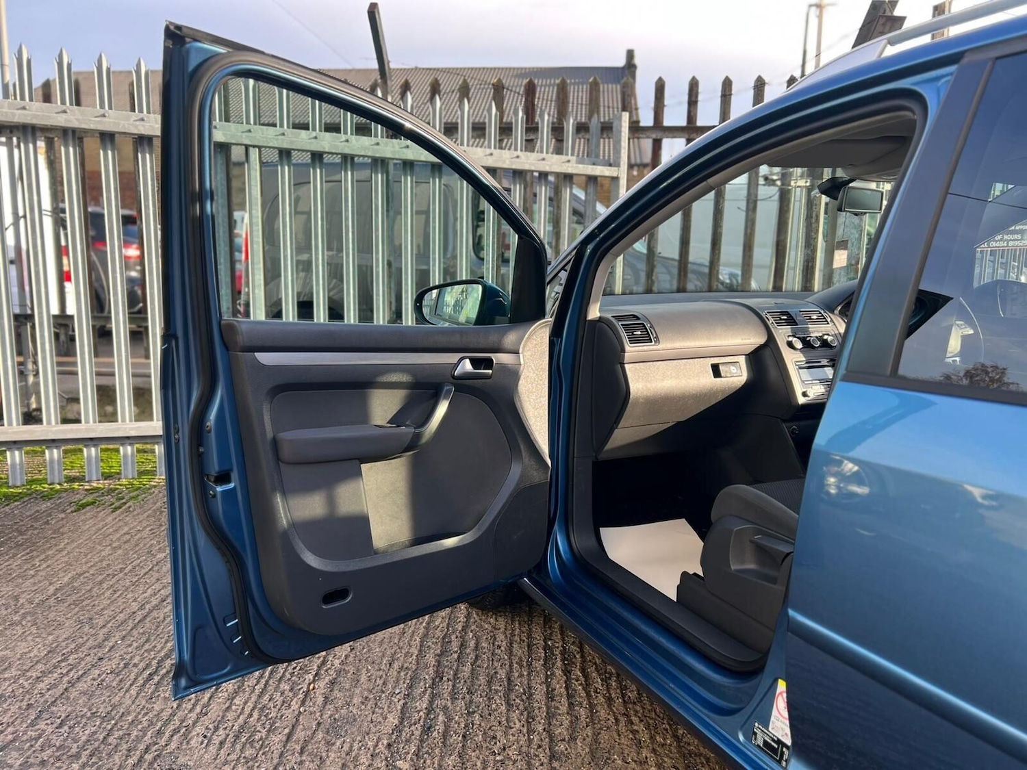 Used Volkswagen Touran 2014 for sale - 77249694: Photo 64